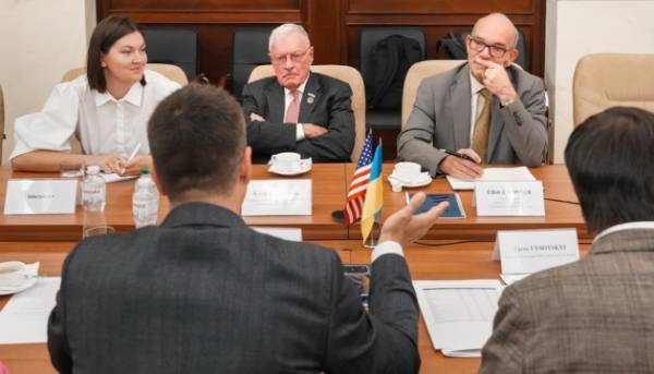 Келлог побував в Україні: відвідав Одеський порт і оцінив наслідки атак Росії