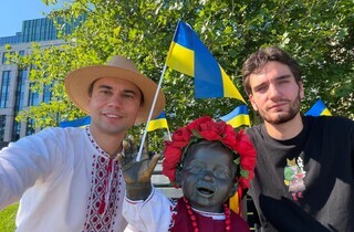 Малечі-засновники Києва на Поштовій площі отримали новий вигляд до Дня Незалежності 19