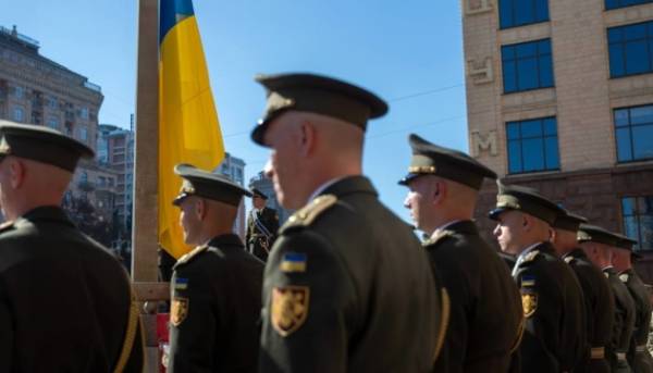 Синьо-жовтий стяг урочисто підняли поблизу Київської міської державної адміністрації 15 Синьо-жовтий стяг урочисто підняли поблизу Київської міської державної адміністрації 15