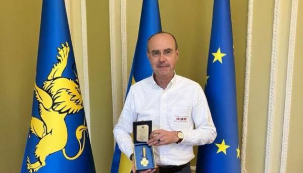 Львівська обласна рада нагородила Почесного консула України в Нідерландах