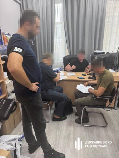 Майже 21 мільйон гривень необґрунтованих активів: колишньому командувачу логістики Повітряних сил оголосили про підозру 5 Майже 21 мільйон гривень необґрунтованих активів: колишньому командувачу логістики Повітряних сил оголосили про підозру 5