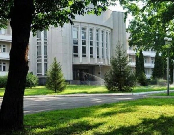 Зіпсовані фрукти й грибок: Лубінець продемонстрував умови дитячого оздоровлення в «Артеку» поблизу Києва
