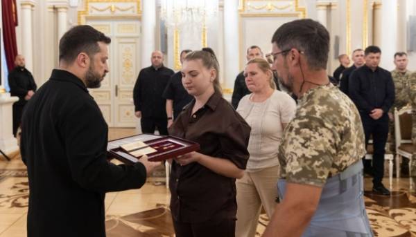 Президент нагородив родини полеглих воїнів у День пам’яті захисників України