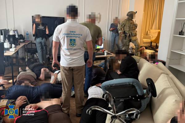 Правоохоронці викрили шахраїв, що викрадали мільйон доларів на місяць за допомогою криптовалют 10