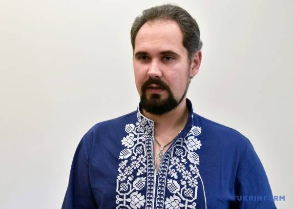Барська кераміка: відродження традицій через птаха на яблуні