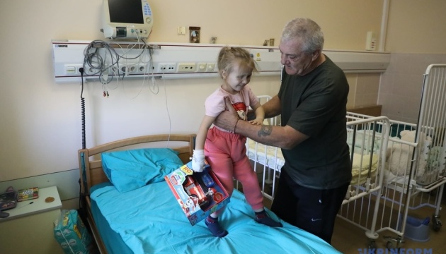 Українські медики витягли з серця дитини уламок міни: дівчинку виписали з лікарні 13 Українські медики витягли з серця дитини уламок міни: дівчинку виписали з лікарні 4
