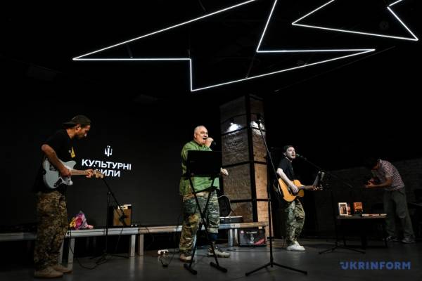 Оперний красень: як співак підкорив фронт і став новим Паваротті 21 Оперний красень: як співак підкорив фронт і став новим Паваротті 21