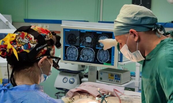 Франківські хірурги вперше врятували пацієнта від важкої епілепсії операцією на мозку