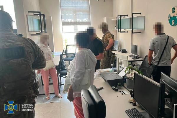 Правоохоронці викрили шахраїв, що викрадали мільйон доларів на місяць за допомогою криптовалют 9