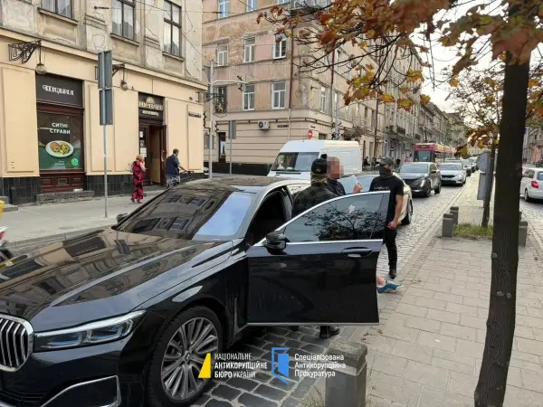 НАБУ викрило схему: чинні прокурори "кришували" шахрайські кол-центри 6