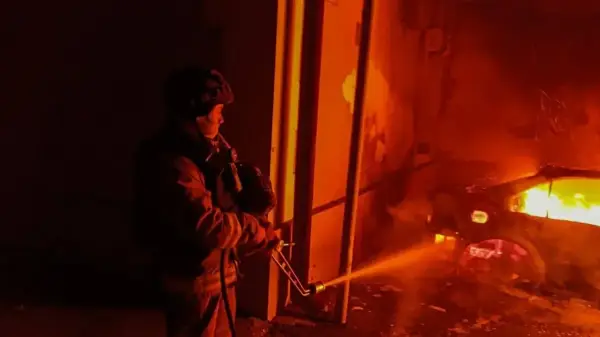 Атака дрона на Херсон: горів автомобіль, обійшлося без жертв