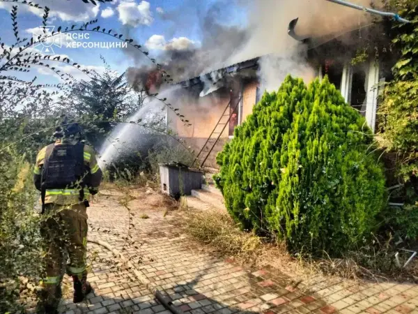 FPV-дрони підпалили житлові та нежитлові будівлі на Херсонщині
