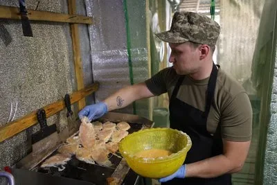 Польова кухня морських піхотинців на Херсонщині, де готують різноманітні страви