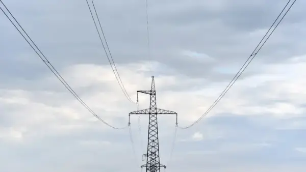 Окупанти залишили Лівобережжя Херсонщини без світла, ремонту мереж не проводять