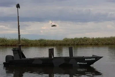 «Баракуда» без втрат нищить ворожі цілі на Херсонщині 7 Українські військові готують безекіпажний катер до бойового завдання на Херсонщині 3