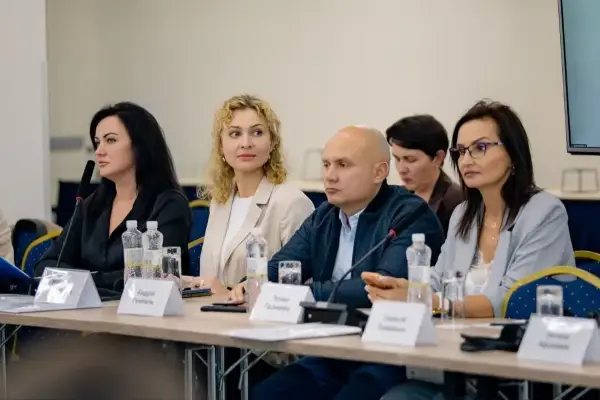Громади на Херсонщині обговорили створення Реєстру збитків 9 Учасники засідання круглого столу в Києві обговорюють функціонування Міжнародного реєстру збитків 3