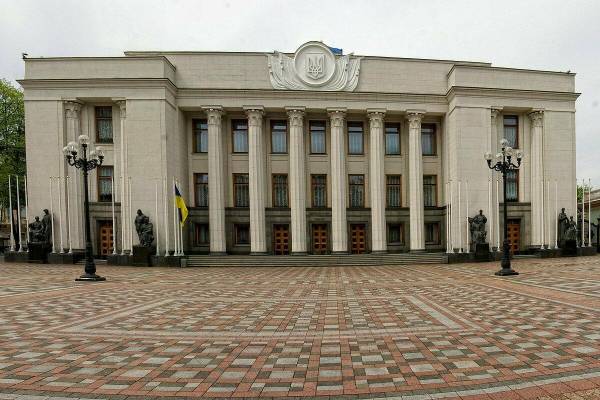 Головна 35 Верховна Рада подовжила воєнний стан та мобілізацію на три місяці