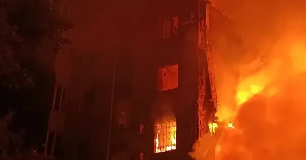 Російська ракета зруйнувала під'їзд у Херсоні, є постраждалі 6 Пошкоджений під'їзд п'ятиповерхового будинку в Херсоні після російського авіаудару 2