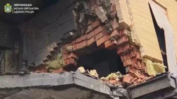 Безпілотник поцілив у будівлю на Херсонщині