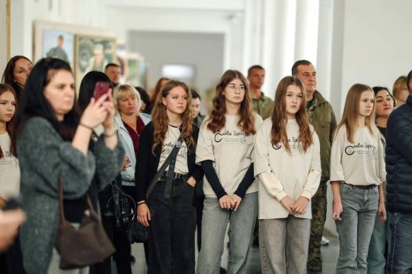 "Мрії мають крила": документальний фільм про Старокостянтинів 8