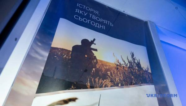 Укрінформ вшановує захисників та захисниць виставкою унікальних історій 10 Укрінформ вшановує захисників та захисниць виставкою унікальних історій 10