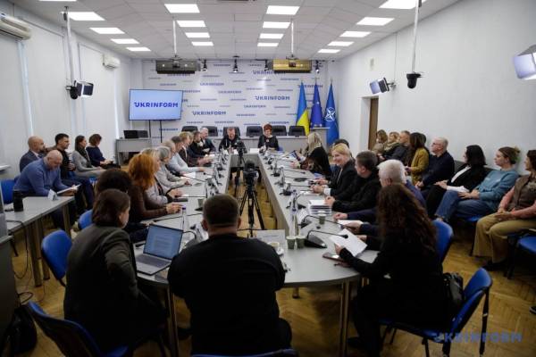 Монографія «Лінгвістика гібридної війни» побачила світ в Україні 8