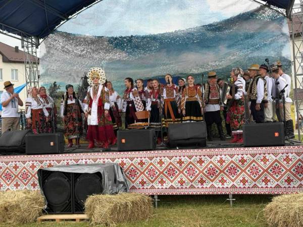 Пір'яний вінок: як давні весільні традиції живуть сьогодні 29 Пір'яний вінок: як давні весільні традиції живуть сьогодні 29