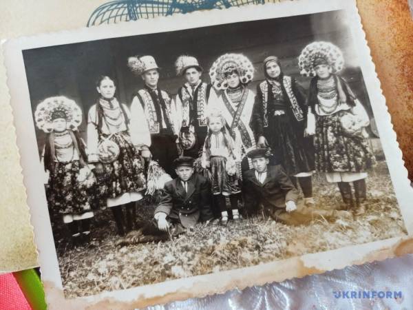 Пір'яний вінок: як давні весільні традиції живуть сьогодні 18 Пір'яний вінок: як давні весільні традиції живуть сьогодні 18