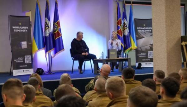 Командири перемоги": Укрінформ презентував книгу курсантам Київського інституту Нацгвардії 10