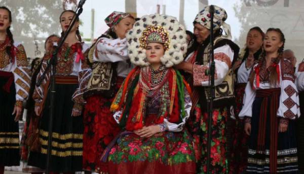 Пір’яний вінок: як давні весільні традиції живуть сьогодні