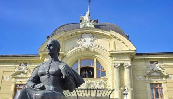 Чернівці запалюють сміхом: стартує фестиваль комедій «Золоті оплески Буковини»